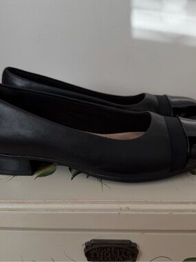 Clarks Black Low Block-Heel Flats with Patent Toe